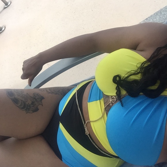 Three very beautiful swim suits. - Picture 7 of 7